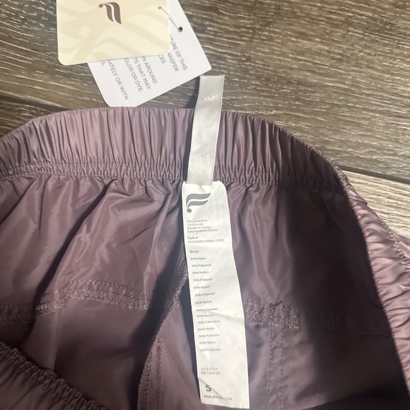 Fabletics Parachute Pant Size S  Lightweight Cargo Jogger Windbreaker Plum Shine - Picture 10 of 10